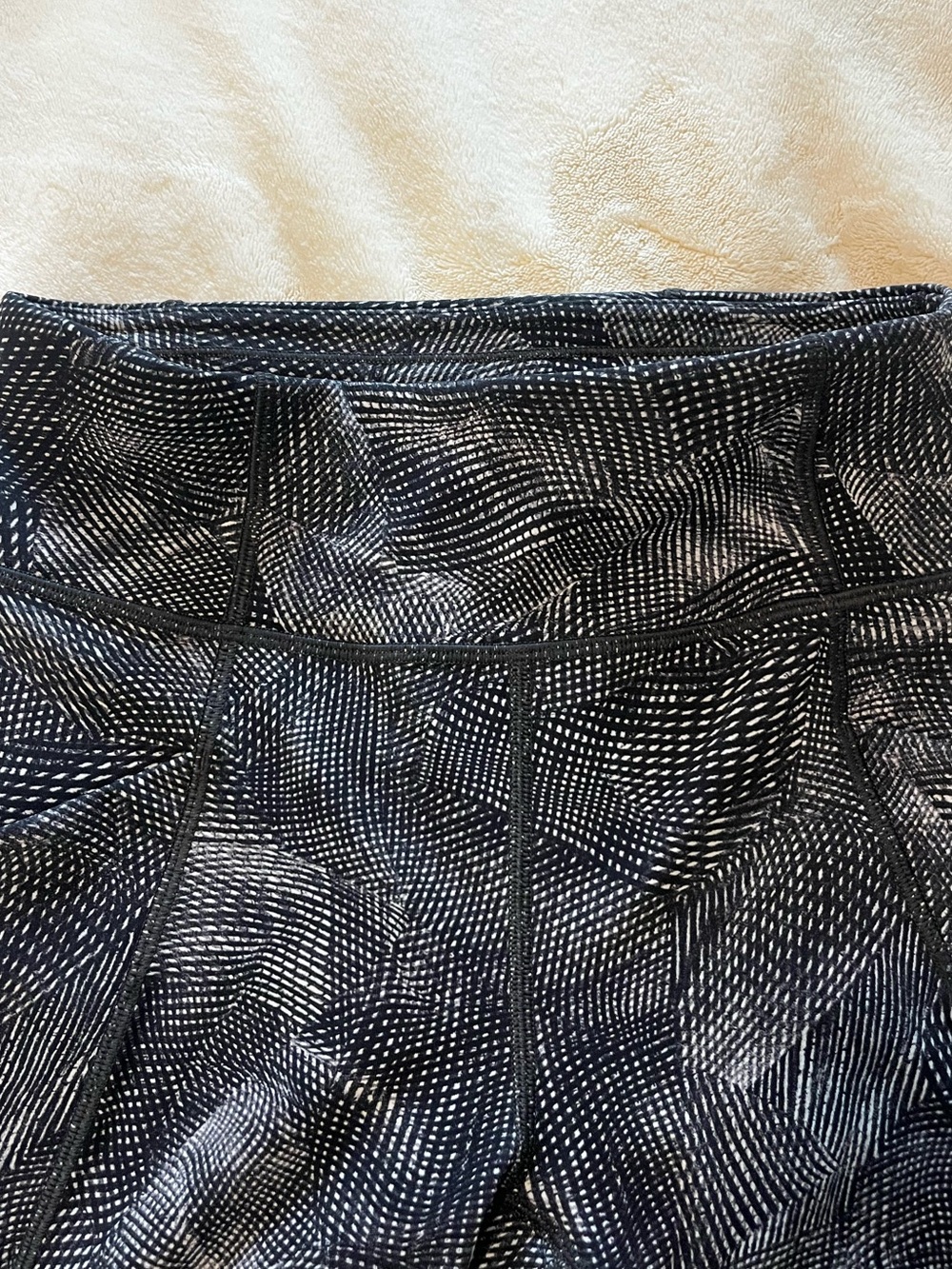 Lululemon Size 4 Patterned, Pocket Legging